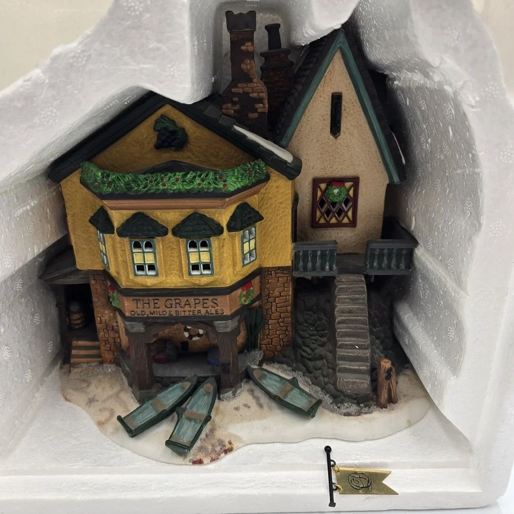 Dept 56 Dickens Village The Grapes Inn 1996 5th Edition Lighted w Box Euc Works